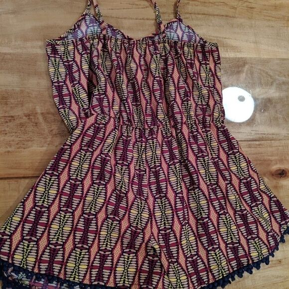🌵Xhiliration romper medium new  - Picture 4 of 4